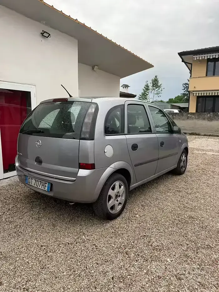 Usata Opel Meriva 90 CV (66 kW) 2008 Grigio Monovolume