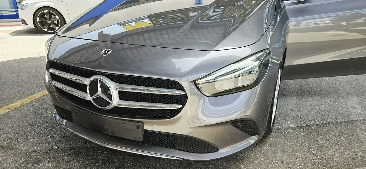 Usata Mercedes B180 Elegance 116 CV (85 kW) 2020 Grigio Utilitaria