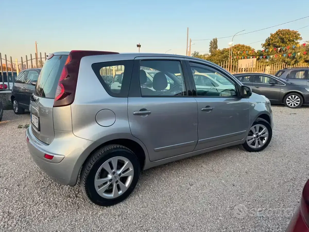 Usata Nissan Note 88 CV (64 kW) 2011 Grigio Utilitaria