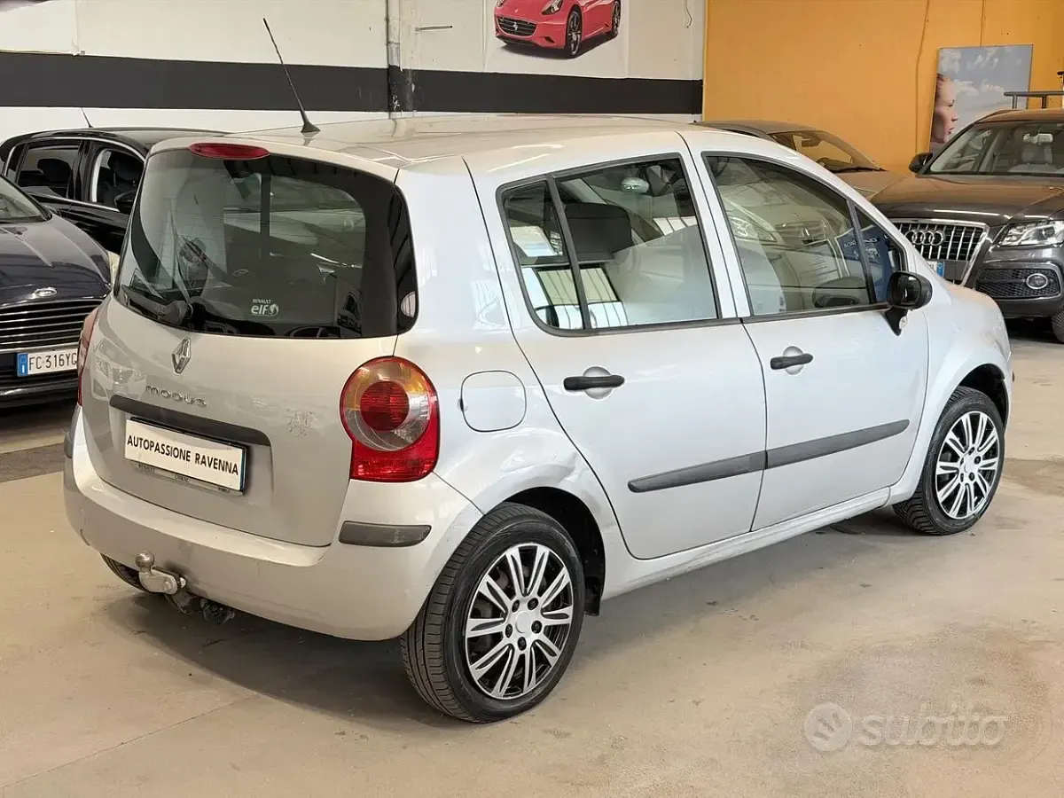 Usata Renault Modus Dynamique 75 CV (55 kW) 2008 Grigio Monovolume