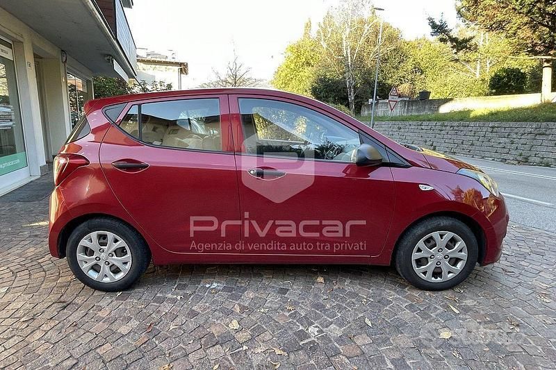 Usata Hyundai i10 Comfort 67 CV (49 kW) 2015 Rosso Utilitaria