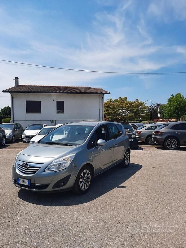 Grigio Usata 2013 Opel Meriva Cosmo Monovolume | 3700 € (Super prezzo) - Immagine 1/4