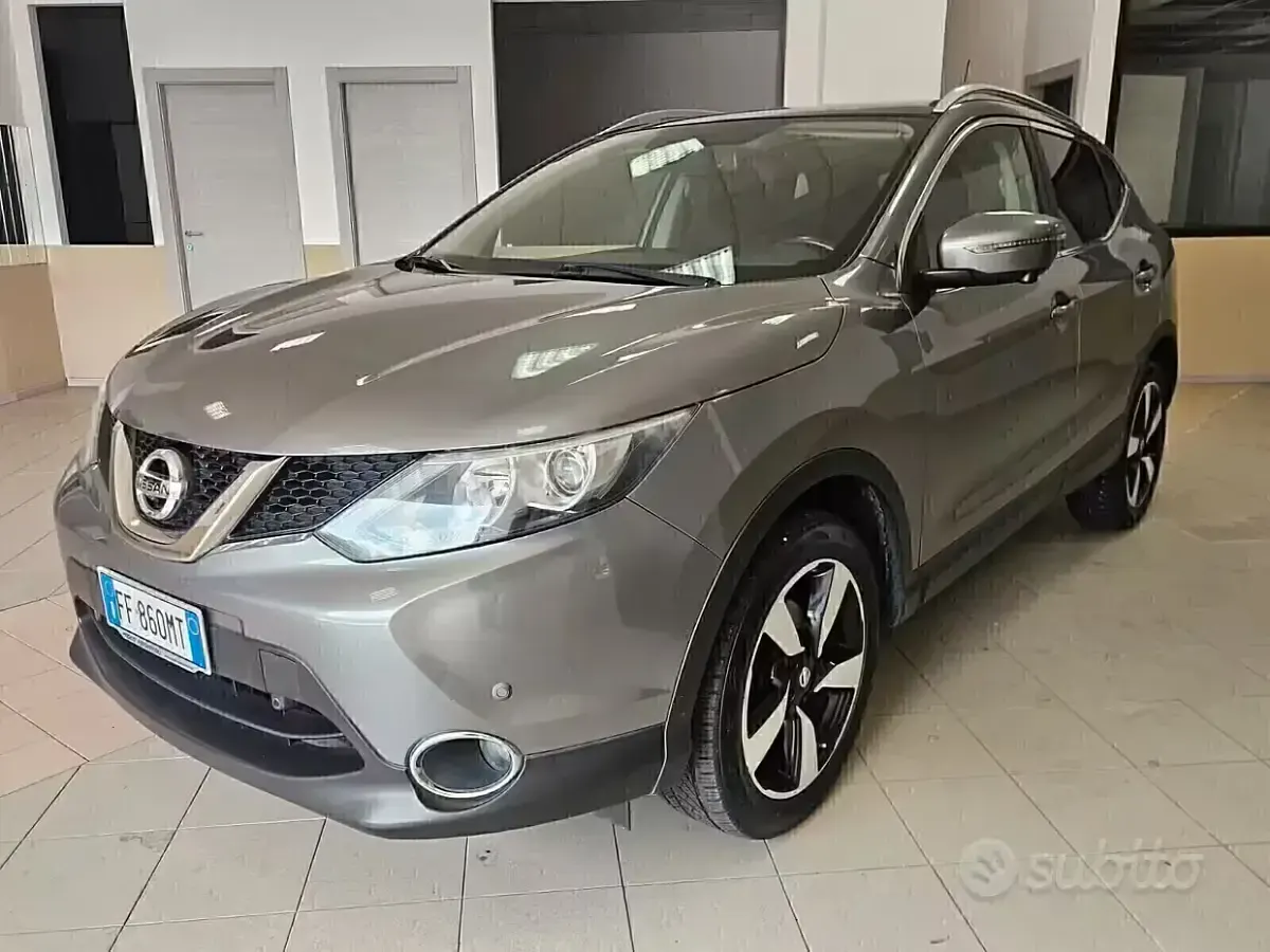 Usata Nissan Qashqai N-Connecta 131 CV (96 kW) 2017 Grigio SUV