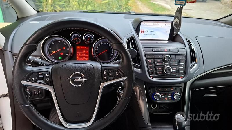 Usata Opel Zafira Tourer Cosmo 165 CV (121 kW) 2013 Bianco Monovolume