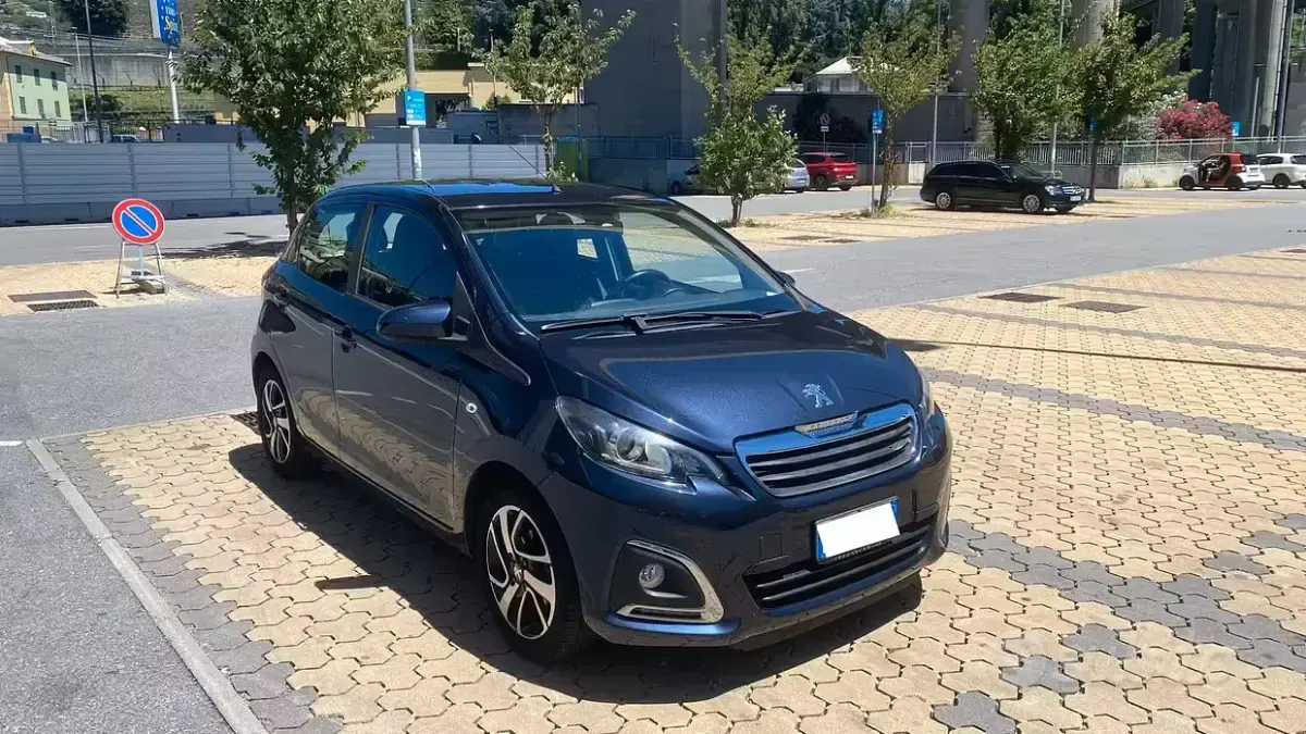 Usata Peugeot 108 Allure 69 CV (50 kW) 2017 Bluazzurro Utilitaria