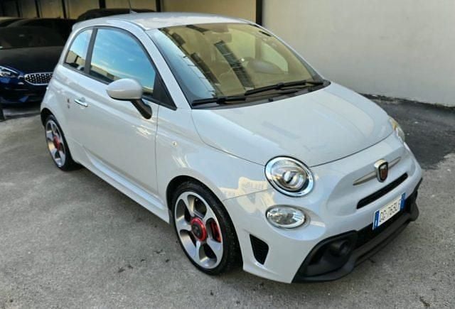 Usata Abarth 595 145 CV (106 kW) 2021 Grigio pastello Utilitaria