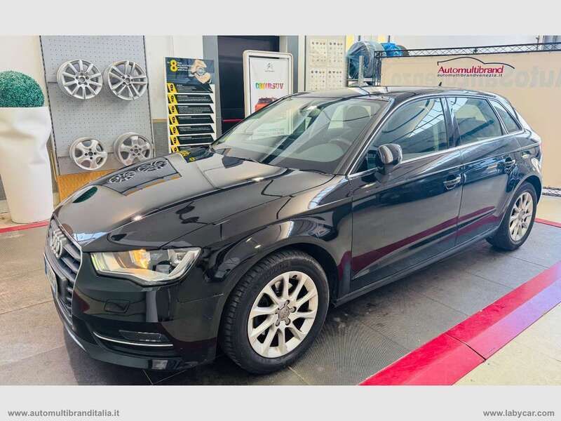 Nero Usata 2013 Audi A3 Ambition Tre volumi | 8290 € (Buon prezzo) - Immagine 1/4