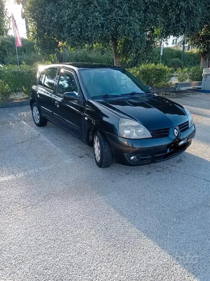 Usado Renault Clio II 65 CV (47 kW) 2009 Negro Utilitario