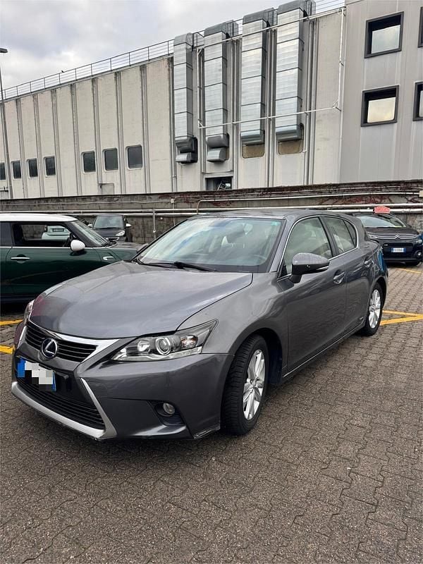 Usata Lexus CT200h 99 CV (72 kW) 2014 Grigio Berlina