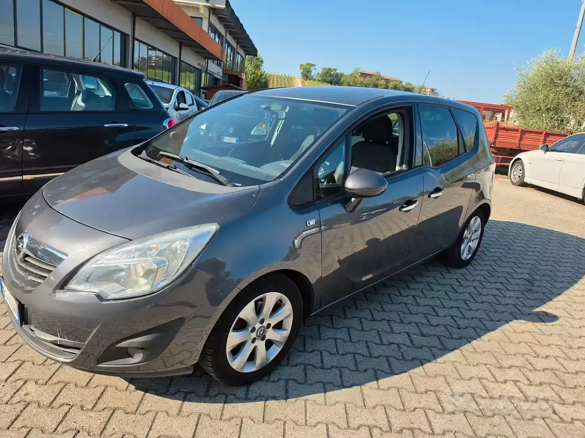 Usata Opel Meriva 95 CV (69 kW) 2013 Grigio Monovolume