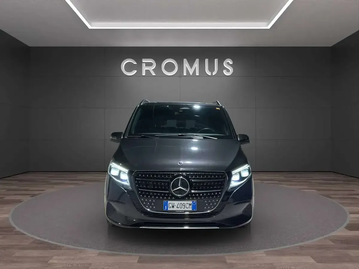 Usado Mercedes V300 Exclusive 237 CV (174 kW) 2024 Gris Monovolumen