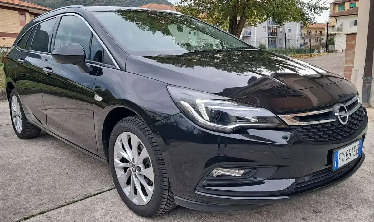 Usata Opel Astra Innovation 110 CV (80 kW) 2019 Nero Station wagon