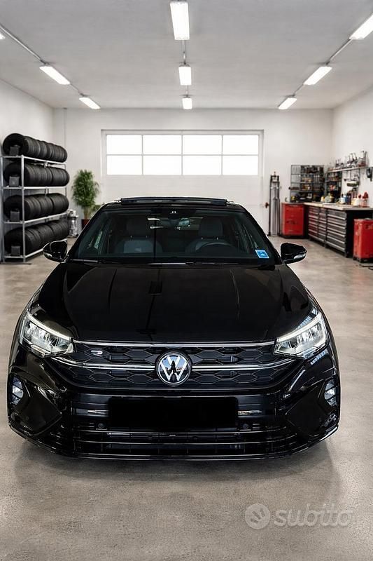 Usata VW Taigo R-line 115 CV (84 kW) 2022 Nero SUV