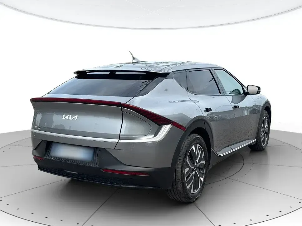 Käytetty Kia EV6 Air 239 kW (325 HP) 2023 Harmaa Katumaasturi