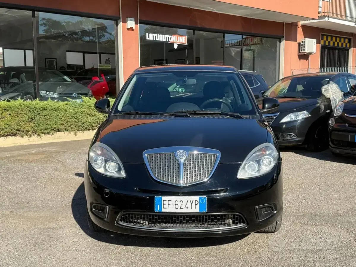 Usata Lancia Ypsilon 69 CV (50 kW) 2011 Nero Utilitaria