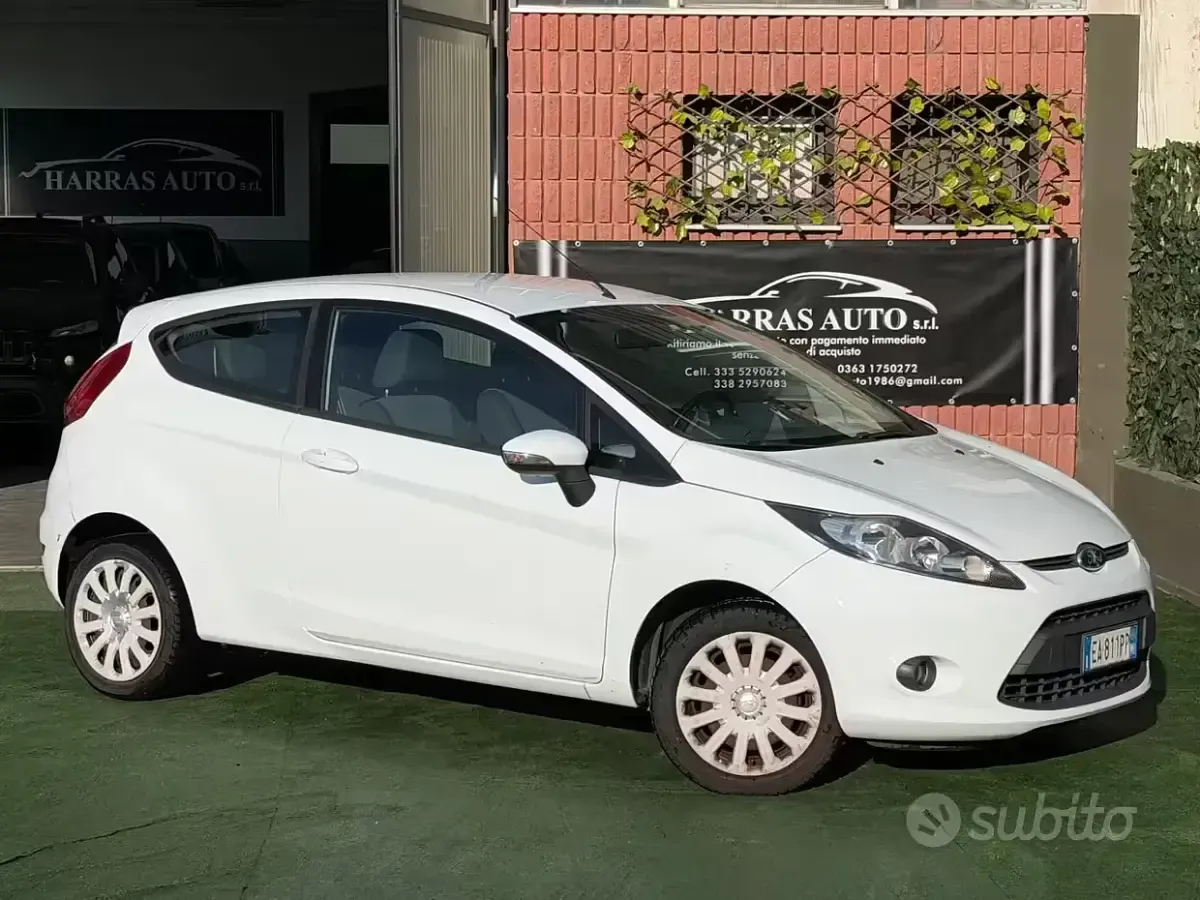 Usata Ford Fiesta 92 CV (67 kW) 2010 Bianco Berlina