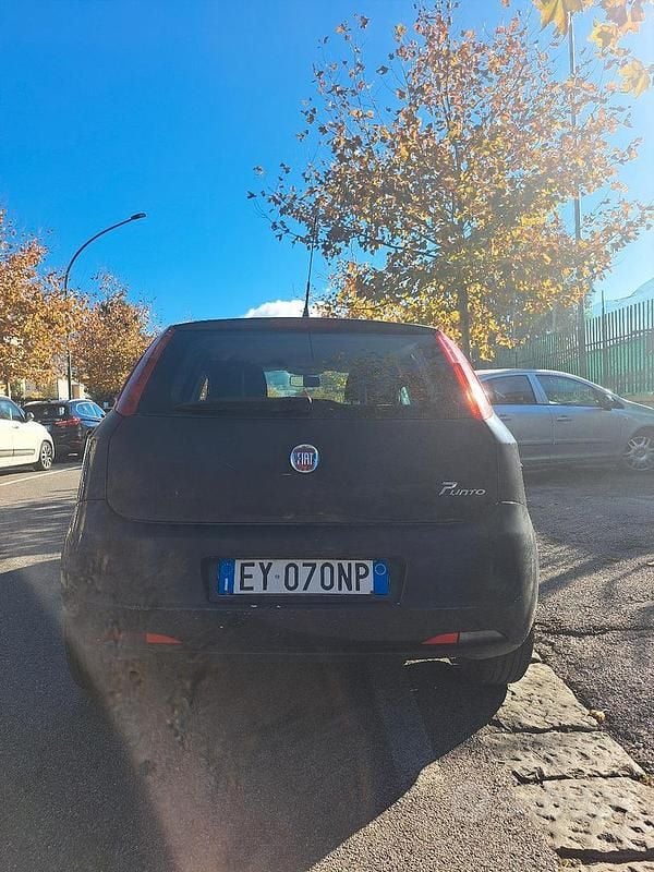 Blu Usata 2010 Fiat Grande Punto Due volumi | 800 € (Super prezzo) - Immagine 1/4