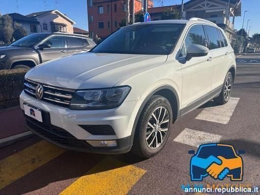 Bianco metallizzato Usata 2017 VW Tiguan Business SUV | 15.800 € (Super prezzo) - Immagine 1/4