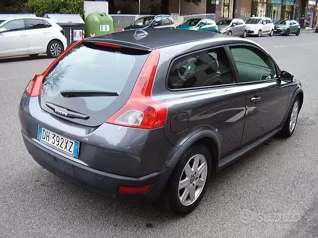 Usata Volvo C30 Kinetic 101 CV (74 kW) 2007 Grigio Utilitaria
