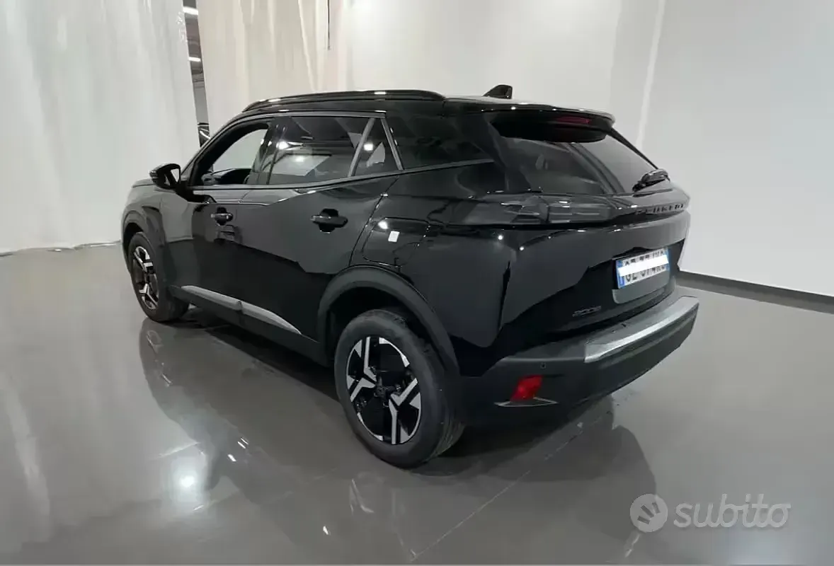 Usata Peugeot 2008 Allure 102 CV (75 kW) 2024 Grigio SUV