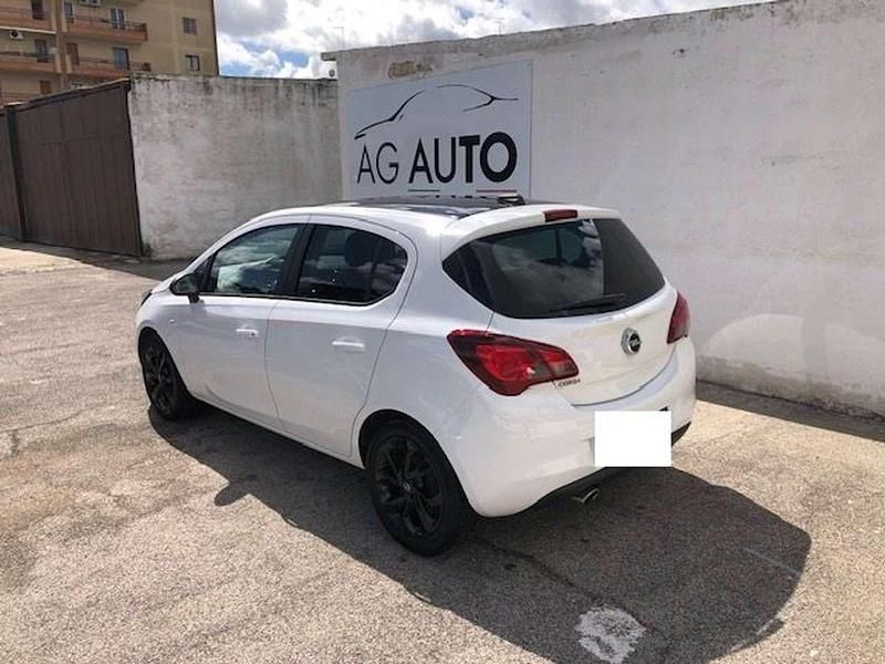 Usata Opel Corsa 69 CV (50 kW) 2017 Bianco Berlina
