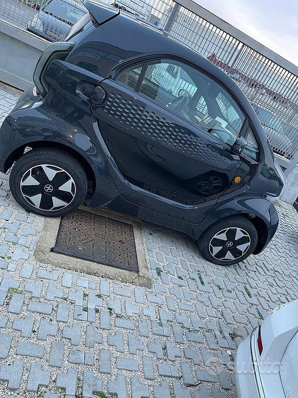 Usata XEV Yoyo 2023 Nero Utilitaria