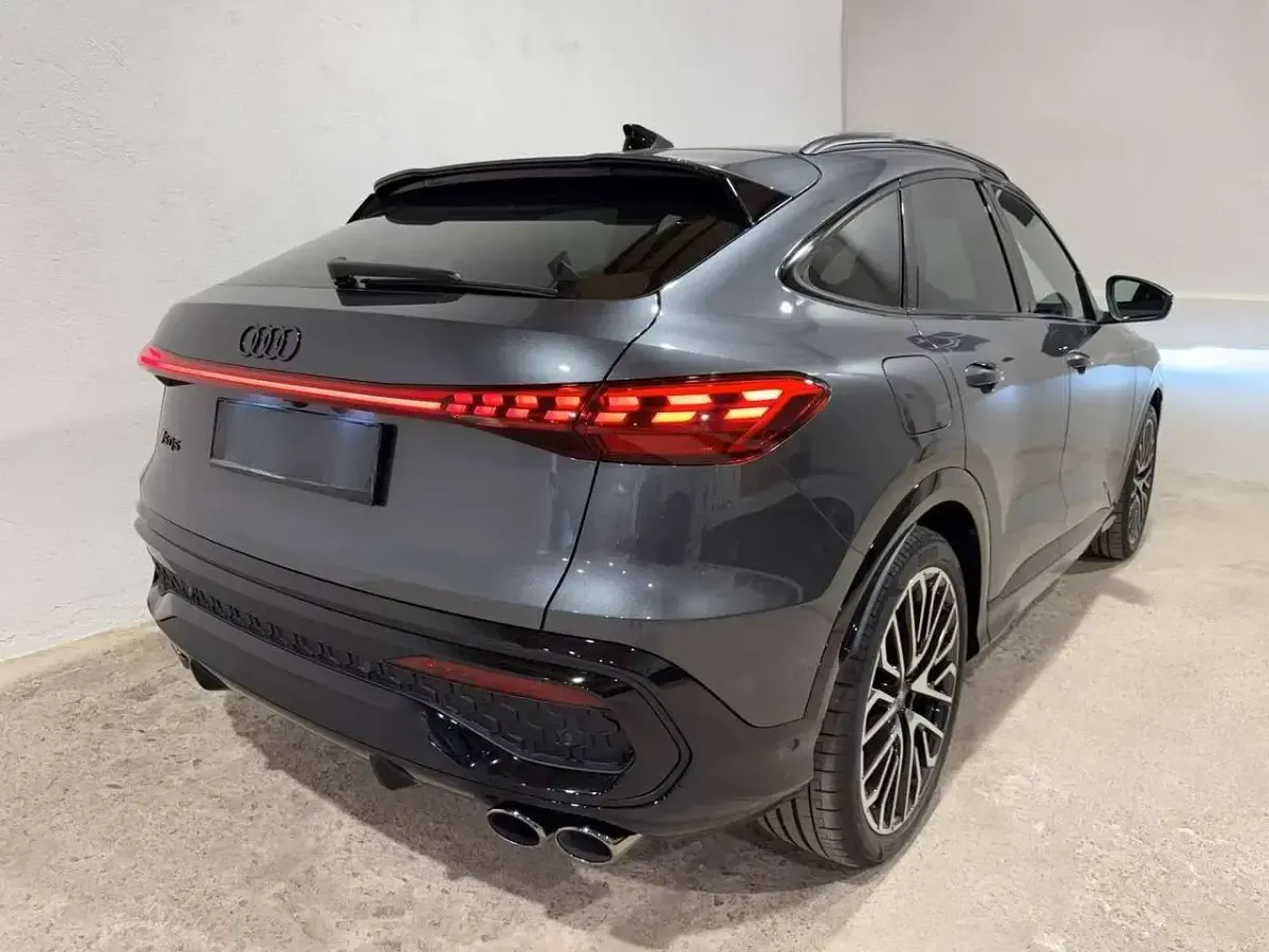 Usata Audi SQ5 Sportback Ambiente 367 CV (269 kW) 2026 Grigio SUV