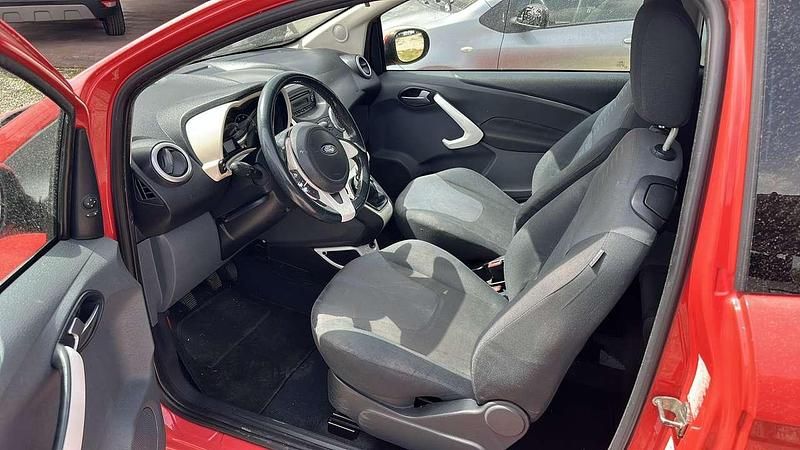Usata Ford Ka Titanium 69 CV (50 kW) 2012 Arancione Utilitaria