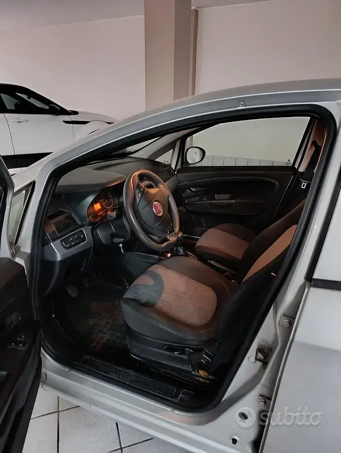 Usata Fiat Grande Punto 75 CV (55 kW) 2011 Grigio Utilitaria