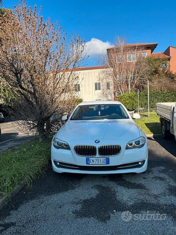 Begagnad BMW 525 218 HK (160 kW) 2011 Vit Kombi
