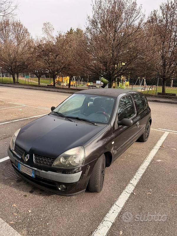 Usata Renault Clio II 58 CV (42 kW) 2003 Nero Berlina