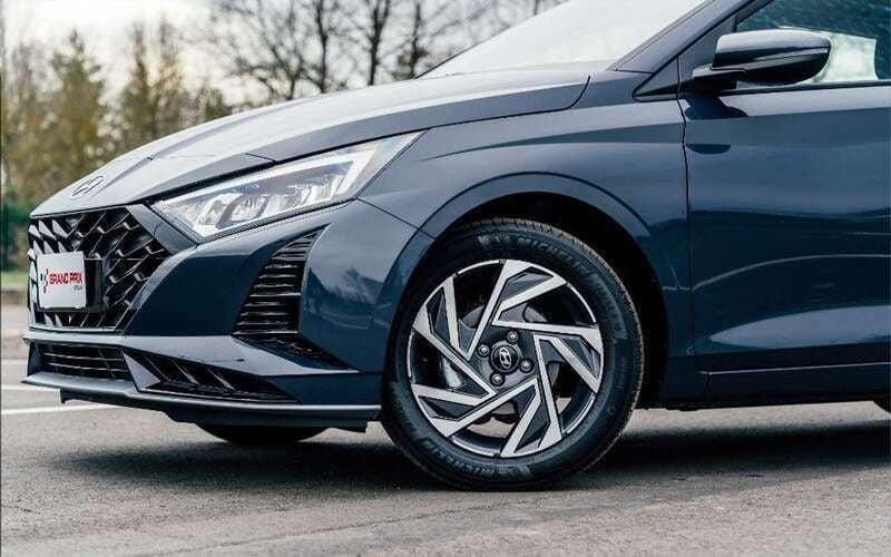 Nuova Hyundai i20 90 CV (66 kW) 2025 Gray Berlina