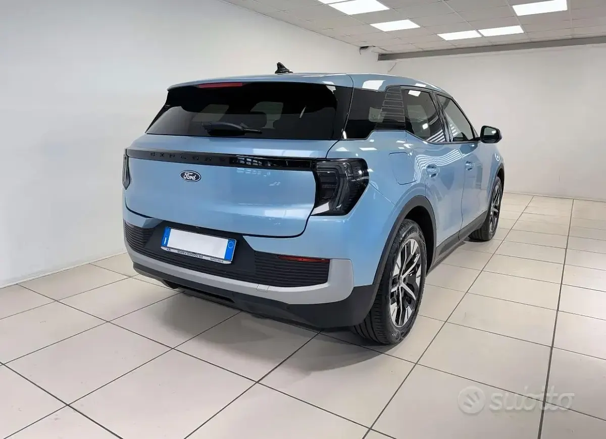 Usata Ford Explorer 88 kW (121 CV) 2024 Blu SUV