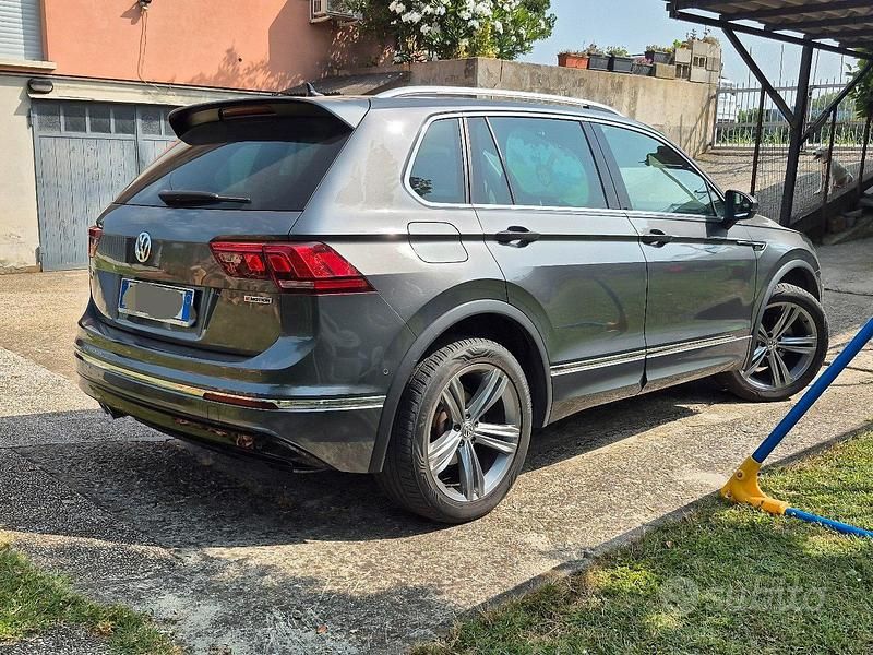 Usata VW Tiguan R-line 150 CV (110 kW) 2018 Grigio SUV