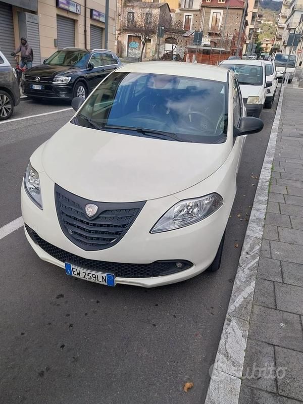 Usata Lancia Ypsilon 2014 Bianco Utilitaria