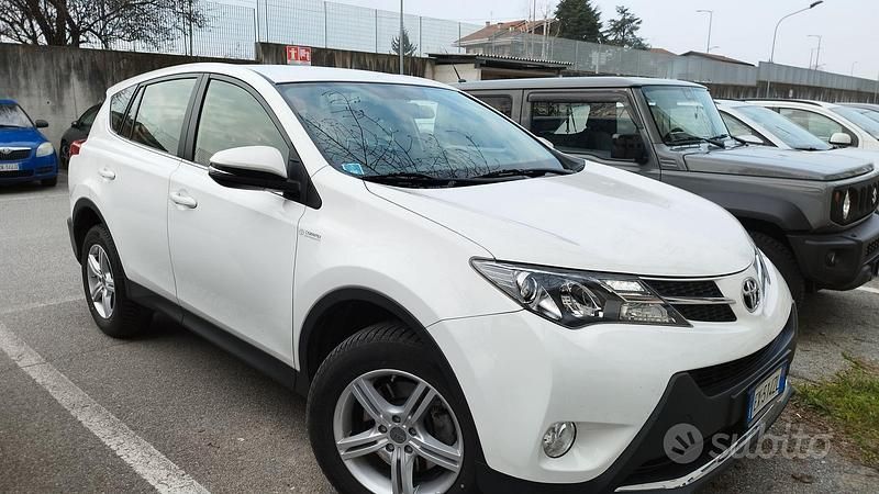 Usata Toyota RAV4 2015 Bianco SUV