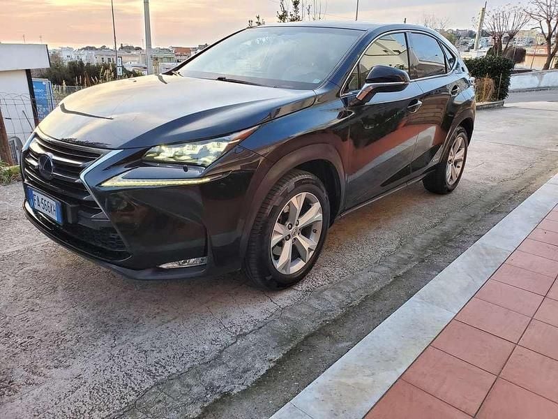 Nero Usata 2015 Lexus NX300h Luxury Line SUV | 19.900 € (Buon prezzo) - Immagine 1/4