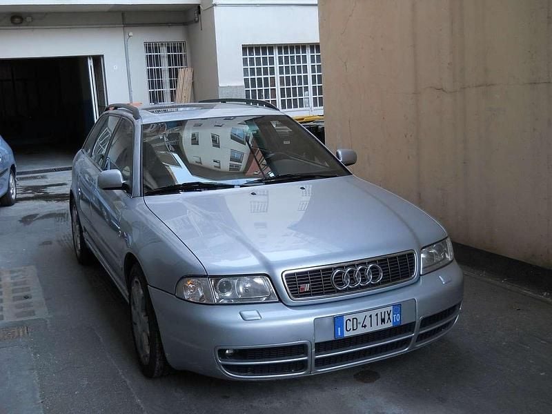 Usata Audi A4 Ambiente 264 CV (194 kW) 1998 Argento Station wagon