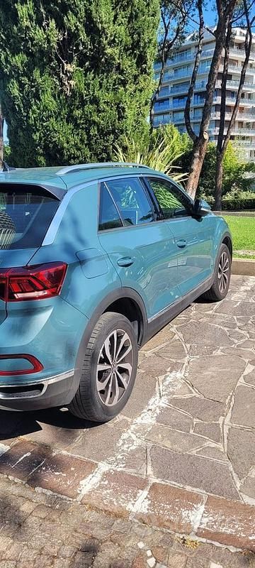 Usata VW T-Roc Life 116 CV (85 kW) 2023 Blu/azzurro SUV