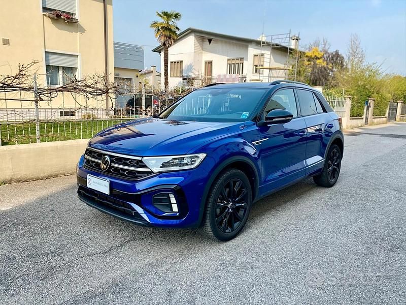 Usata VW T-Roc R-line 150 CV (110 kW) 2023 Blu SUV