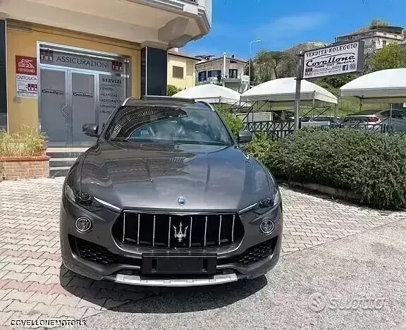 Usata Maserati Levante 275 CV (202 kW) 2017 Grigio SUV
