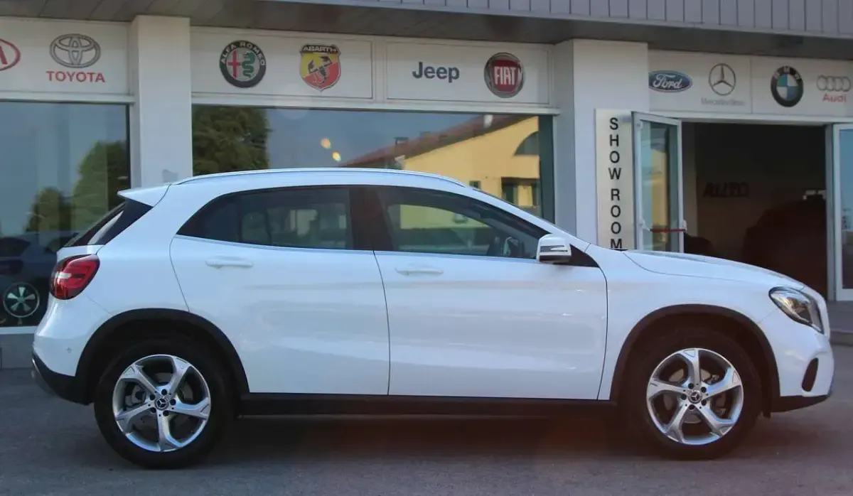 Usata Mercedes GLA200 136 CV (100 kW) 2018 Bianco SUV