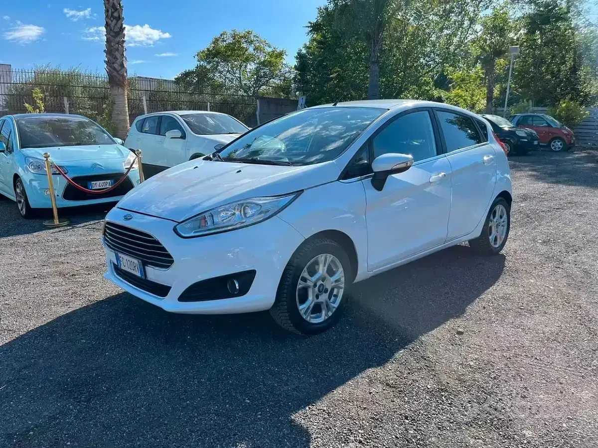 Usata Ford Fiesta Titanium 60 CV (44 kW) 2016 Bianco Utilitaria