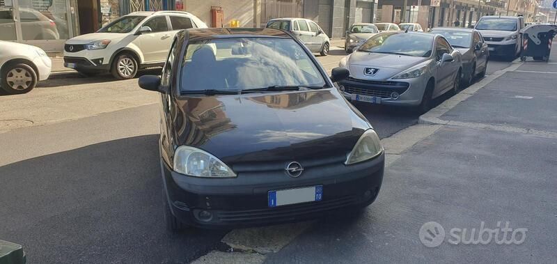 Nero Usata 2001 Opel Corsa Tre volumi | 750 € (Ottimo prezzo) - Immagine 1/4