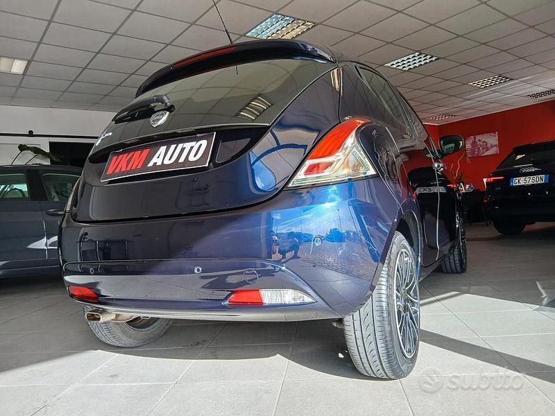 Usata Lancia Ypsilon 69 CV (50 kW) 2018 Blu Utilitaria