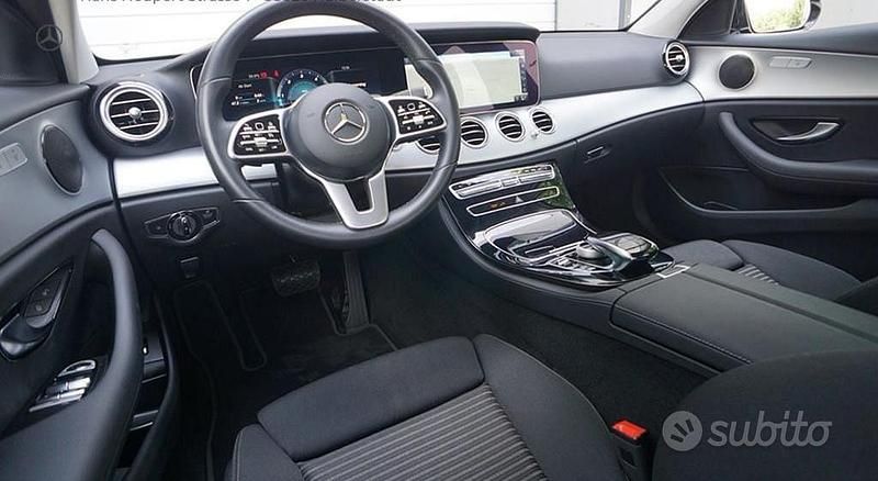 Usata Mercedes E220 Premium Plus 170 CV (125 kW) 2023 Nero Berlina