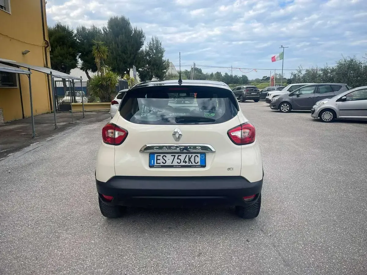 Usata Renault Captur 90 CV (66 kW) 2013 Beige/nero SUV