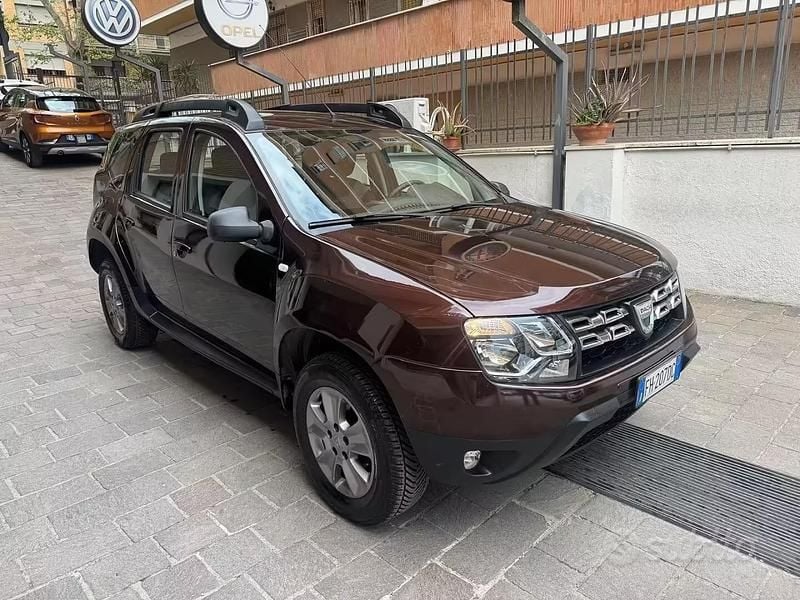 Usata Dacia Duster Lauréate 115 CV (84 kW) 2017 Rosso SUV