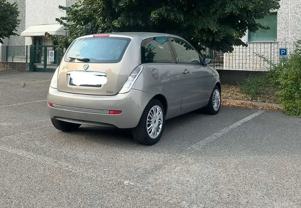 Usata Lancia Ypsilon 60 CV (44 kW) 2008 Giallo Utilitaria
