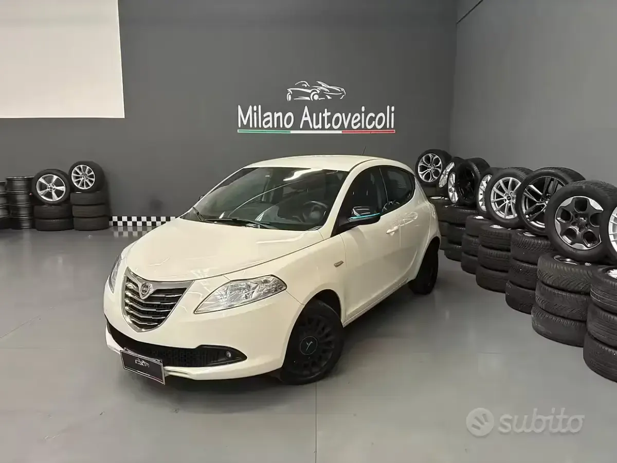 Usata Lancia Ypsilon 69 CV (50 kW) 2014 Bianco Utilitaria